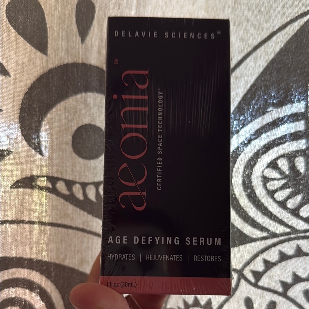 Aeonia Age Defying Serum - Black and Pink
